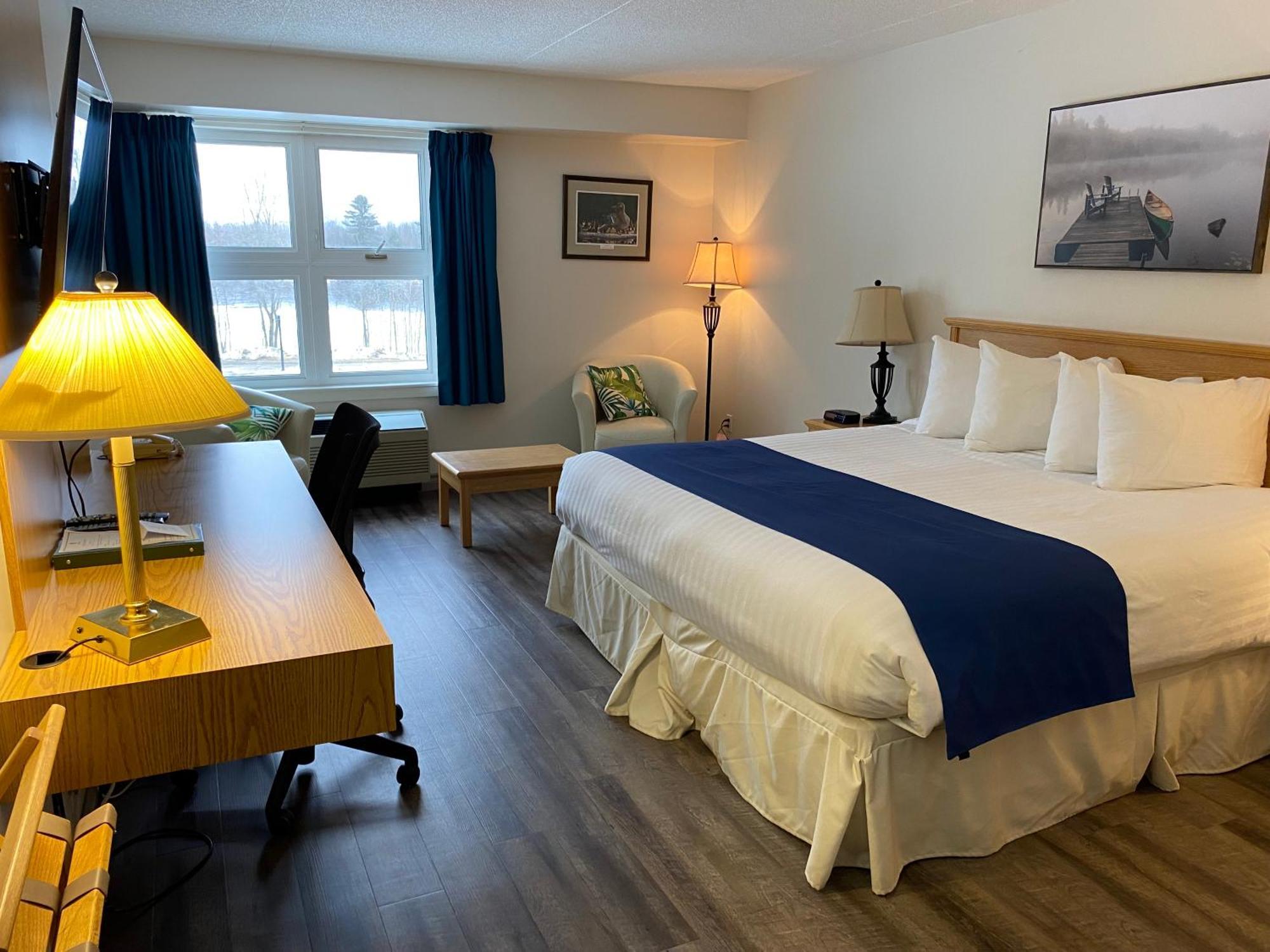 Chateau Logue Hotel Maniwaki Exterior photo