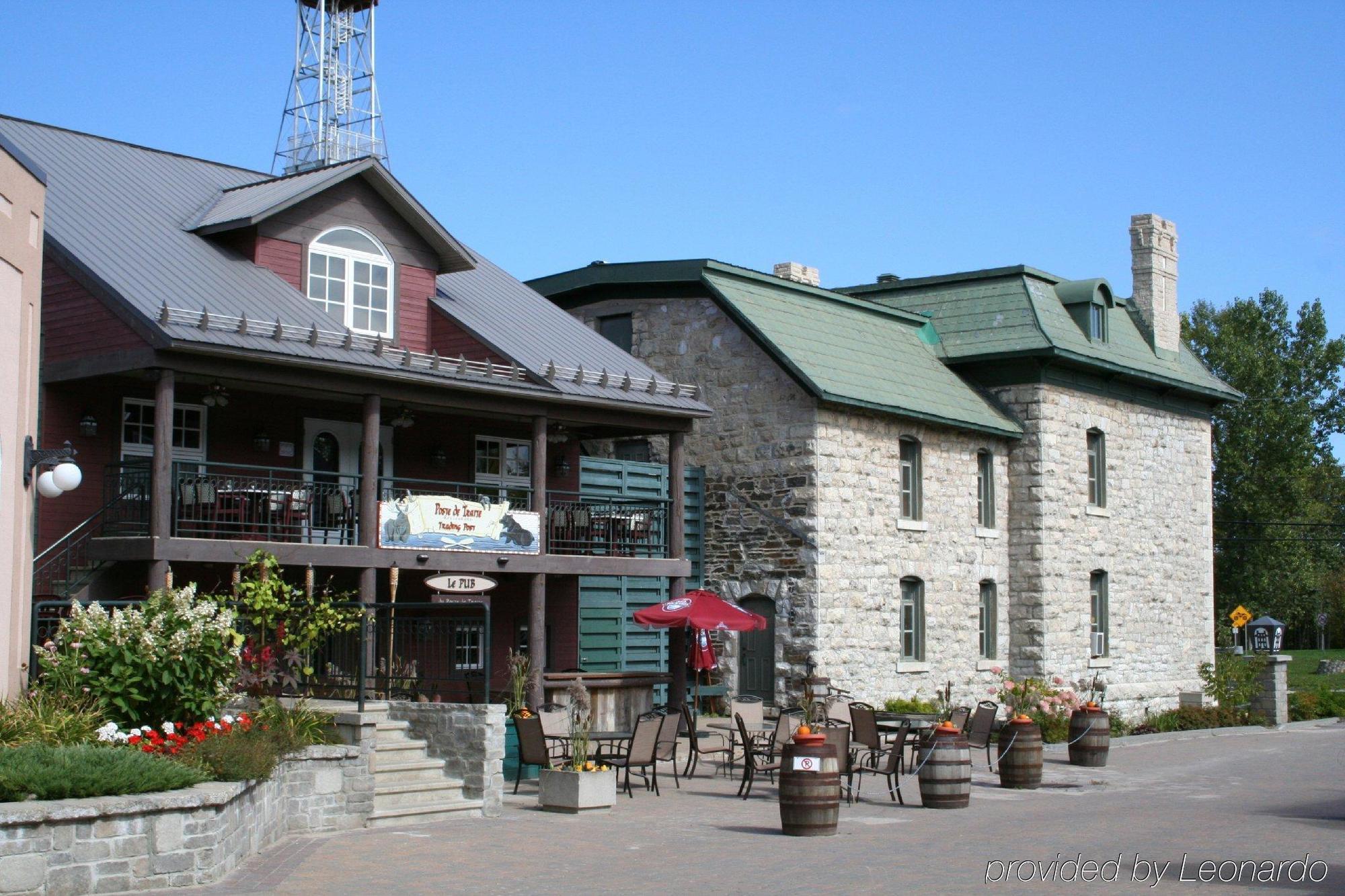 Chateau Logue Hotel Maniwaki Exterior photo